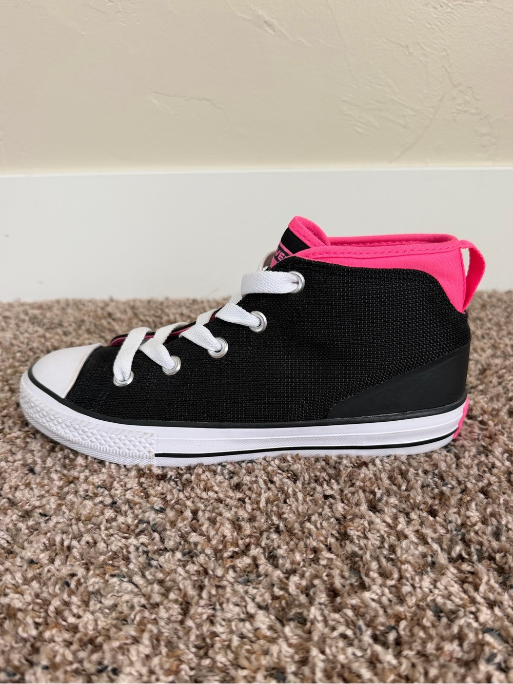 Converse CTAS Junior Black/Pink High Top Sneakers, size 4 like NEW